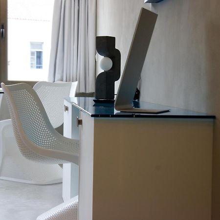 99 Adrianou Apartments Atene Esterno foto