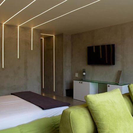 99 Adrianou Apartments Atene Esterno foto
