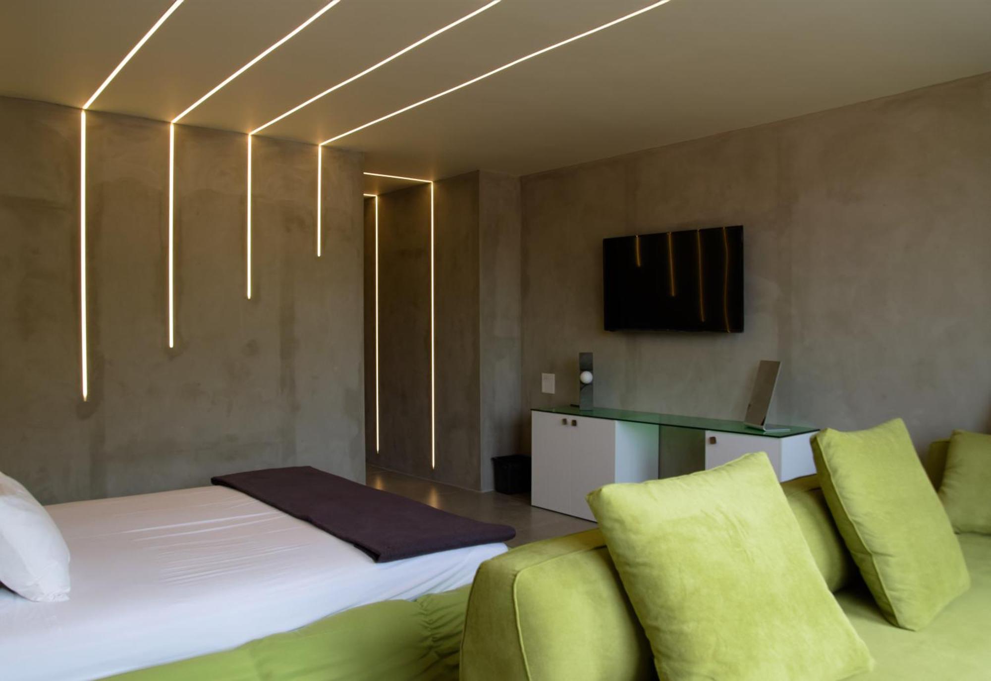 99 Adrianou Apartments Atene Esterno foto