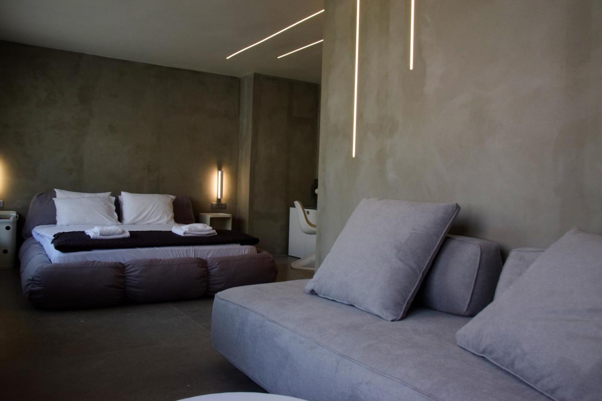 99 Adrianou Apartments Atene Esterno foto
