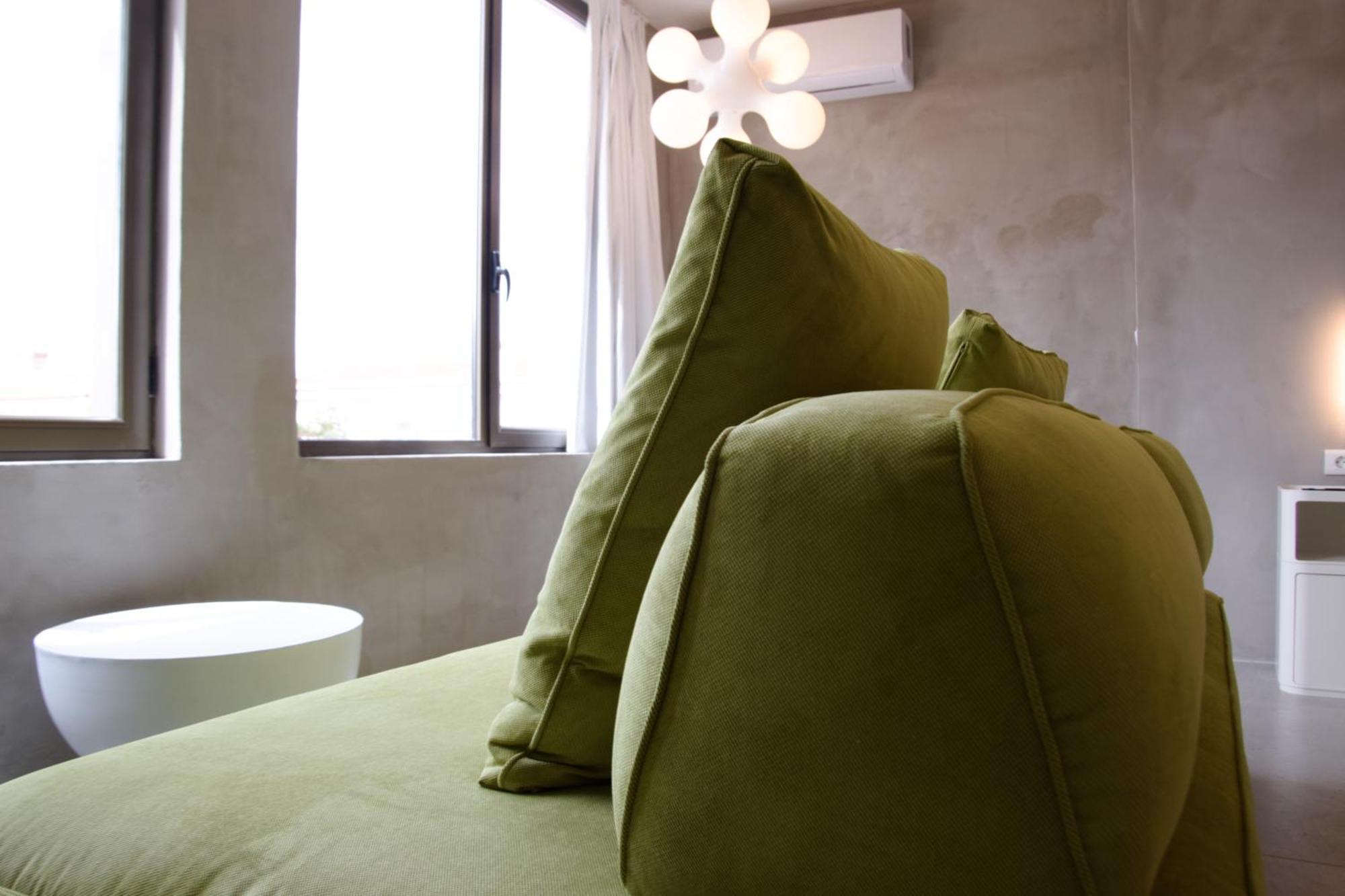99 Adrianou Apartments Atene Esterno foto